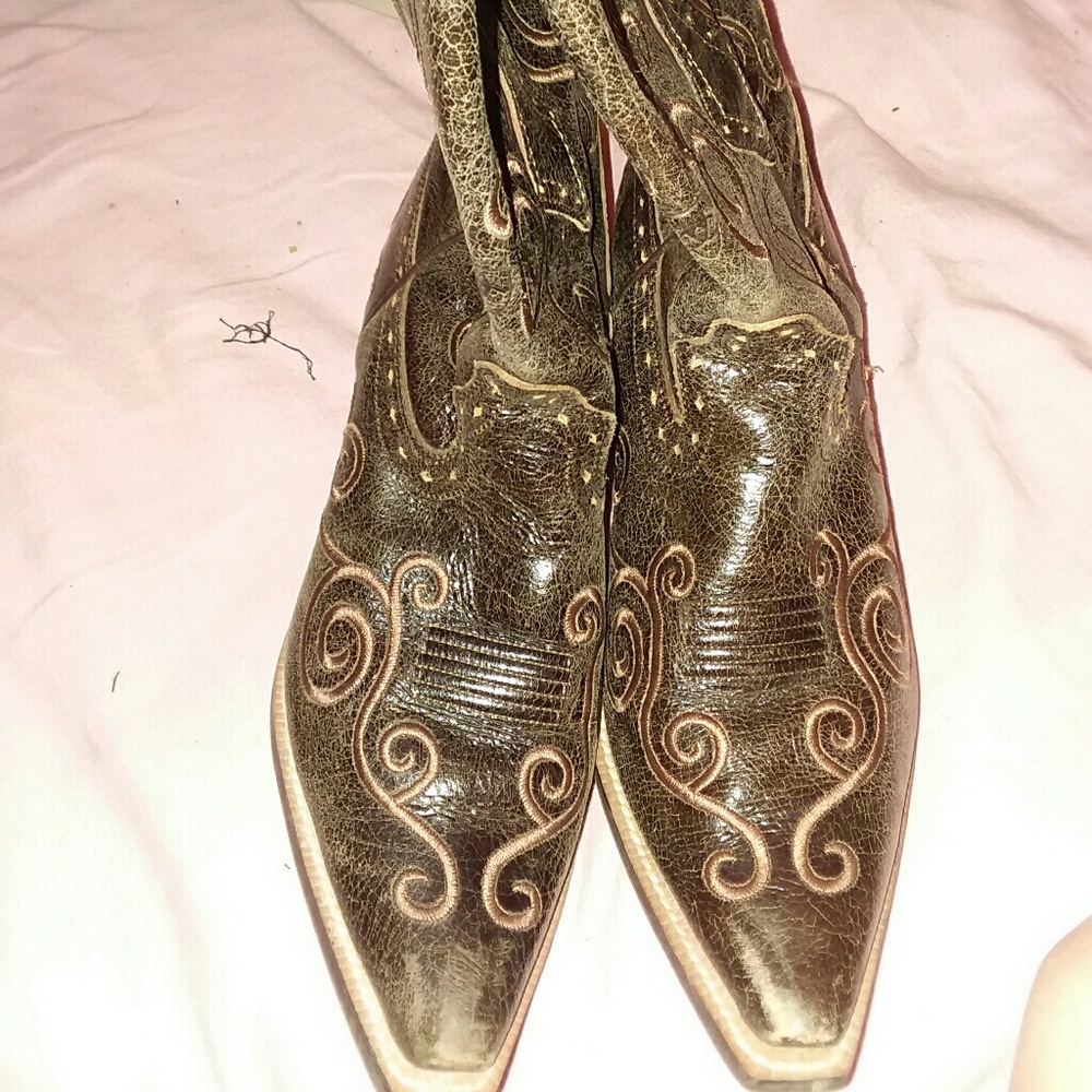 Boots - Picture 2 of 3